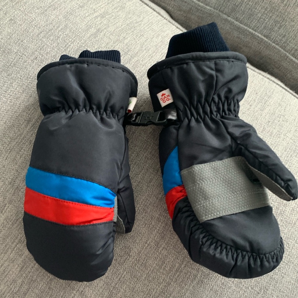 New mittens sz 4-6